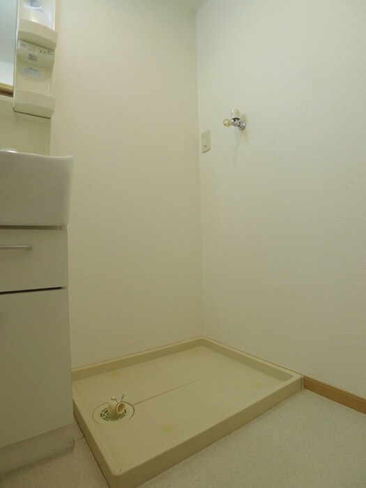 物件内観写真9　(洗濯機置場)