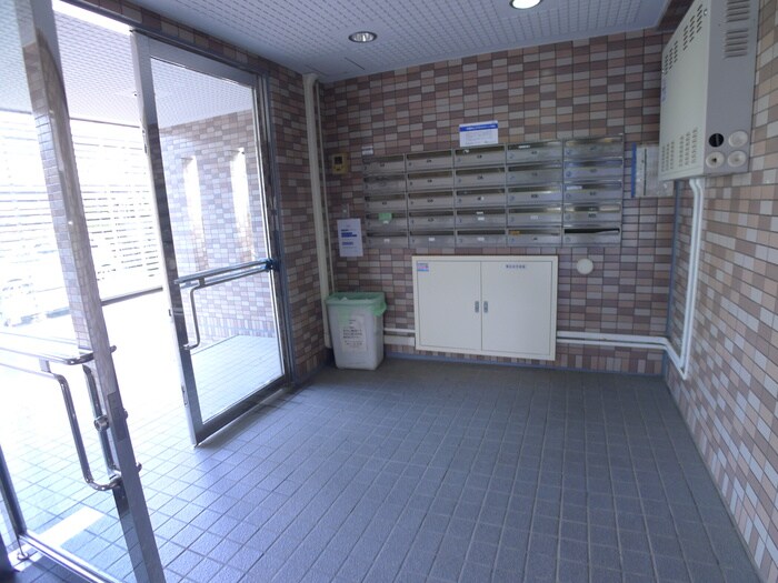 物件外観写真4　(エントランス部分)