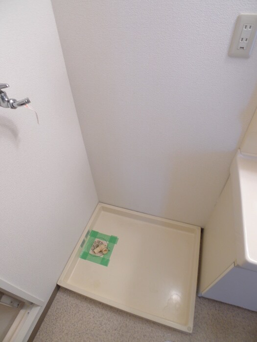 物件内観写真11　(洗濯機置場)