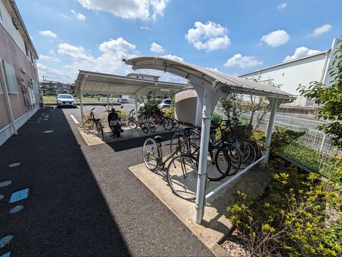 物件外観写真5　(駐輪場)