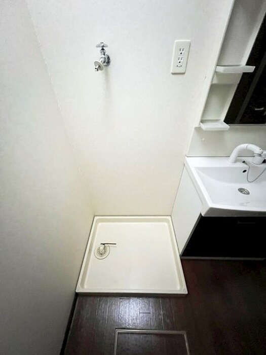 物件内観写真16　(洗濯機置場)