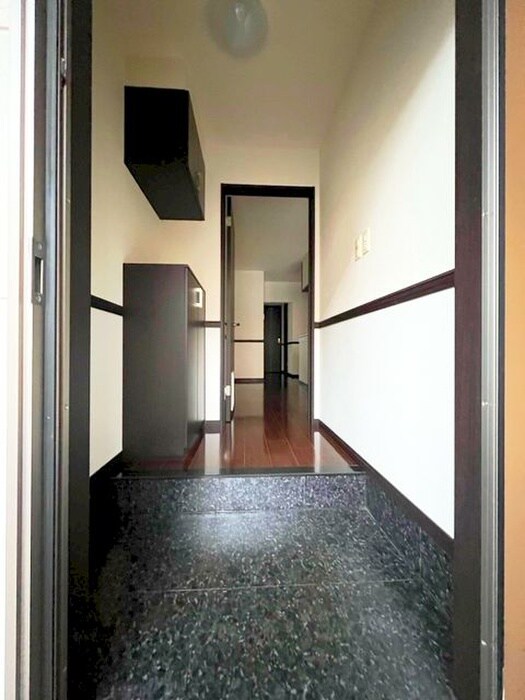 物件内観写真18　(玄関)