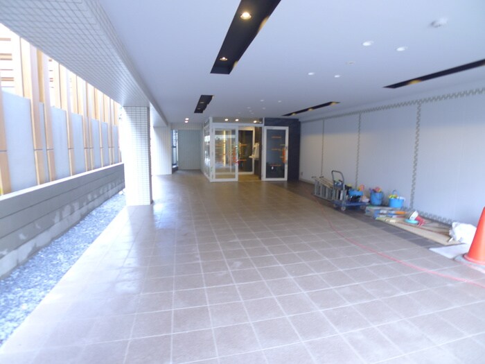 物件外観写真2　(エントランス部分)