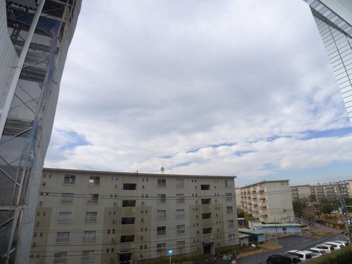 物件内観写真8　(室内からの展望)