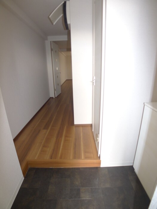 物件内観写真9　(玄関)