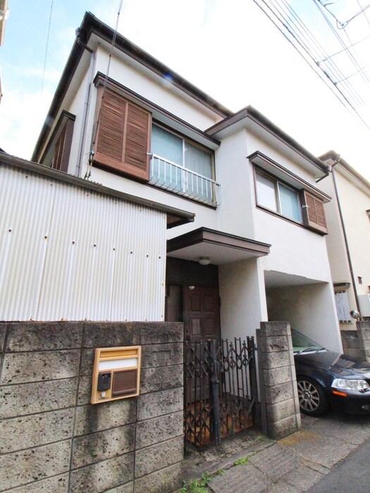 物件外観写真4　(エントランス部分)