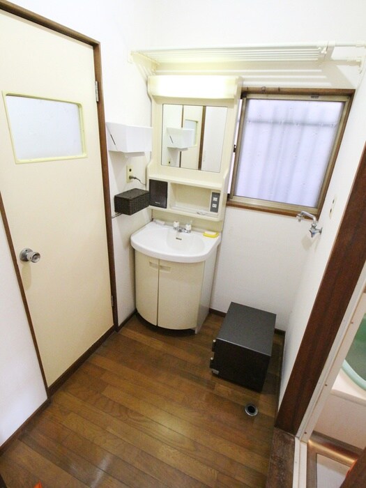 物件内観写真10　(洗濯機置場)