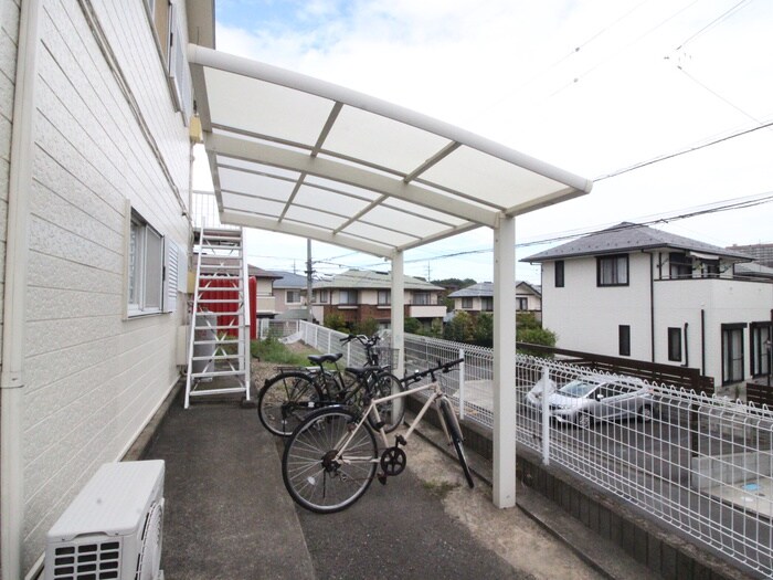 物件外観写真3　(駐輪場)
