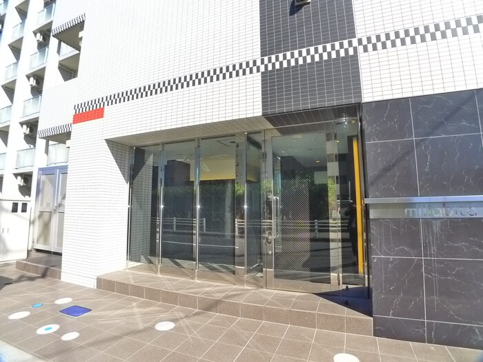 物件外観写真5　(エントランス部分)