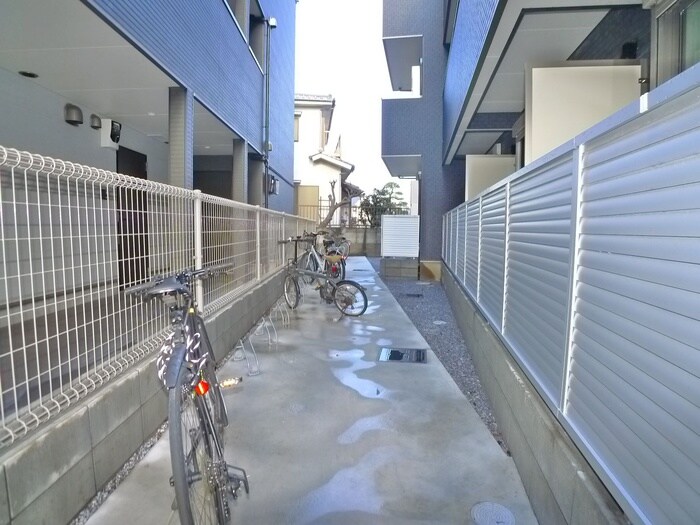 物件外観写真4　(駐輪場)