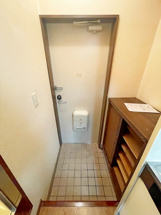 物件内観写真16　(玄関)