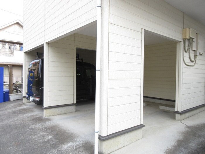 物件外観写真3　(駐車場)