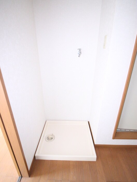 物件内観写真13　(洗濯機置場)