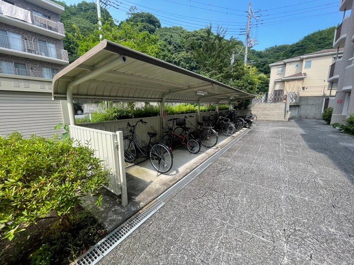 物件外観写真4　(駐輪場)