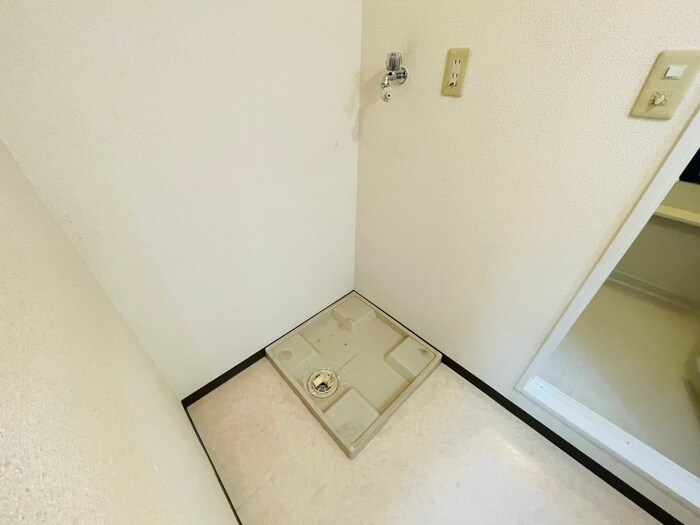 物件内観写真15　(洗濯機置場)