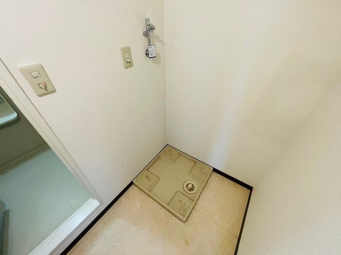 物件内観写真18　(洗濯機置場)