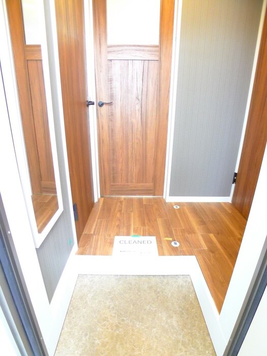 物件内観写真15　(玄関)