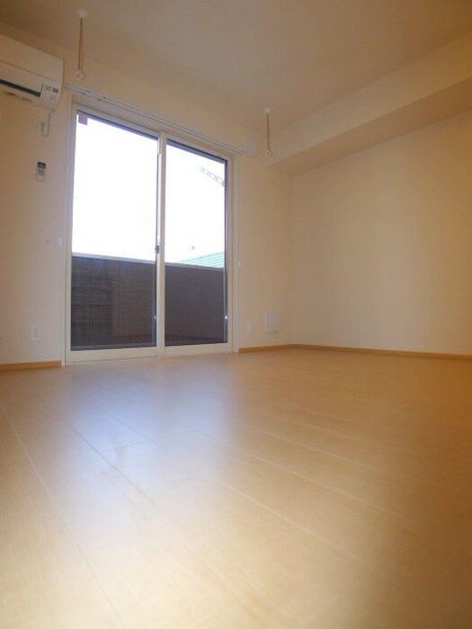 物件内観写真8　(室内からの展望)