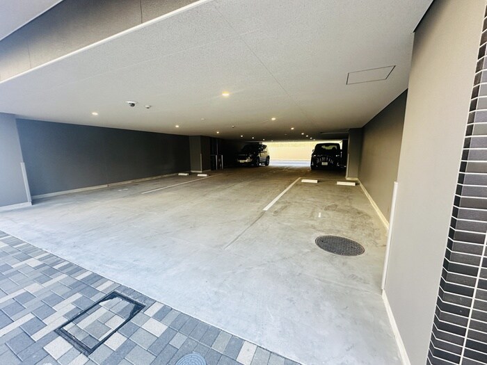 物件外観写真5　(駐車場)