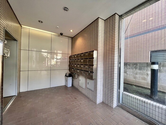 物件外観写真2　(エントランス部分)