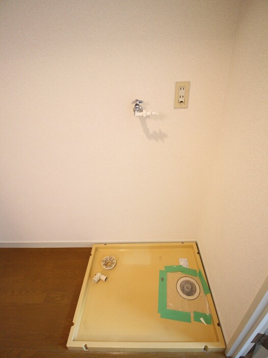 物件内観写真14　(洗濯機置場)