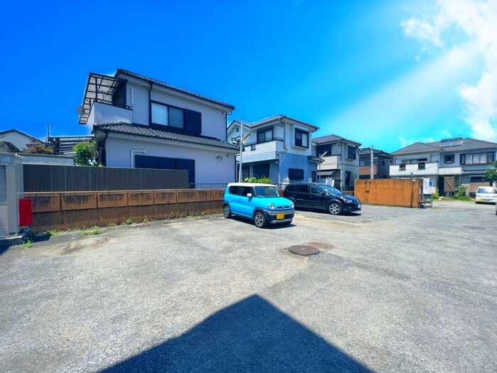 物件外観写真4　(駐車場)