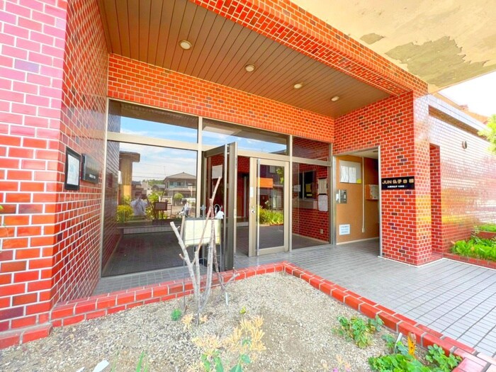 物件外観写真5　(エントランス部分)