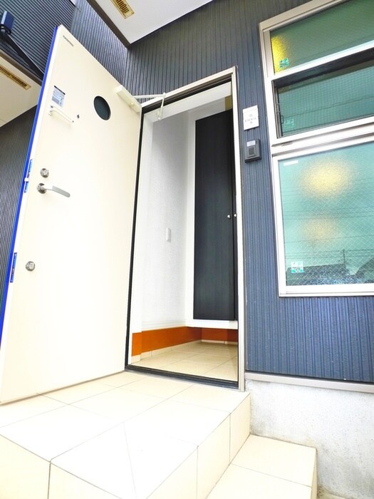 物件内観写真4　(玄関)