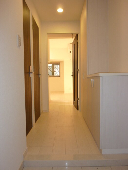 物件内観写真17　(玄関)