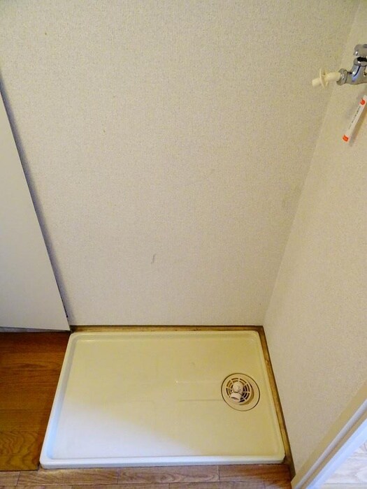 物件内観写真8　(洗濯機置場)