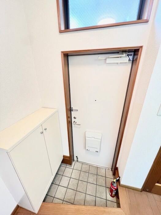 物件内観写真14　(玄関)