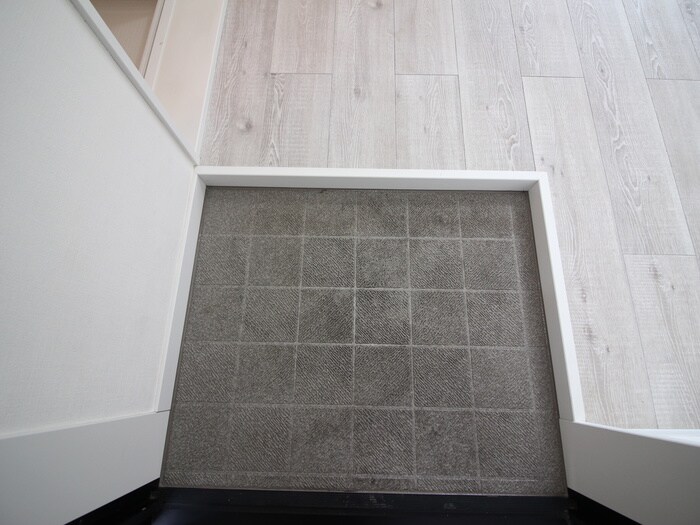 物件内観写真18　(玄関)