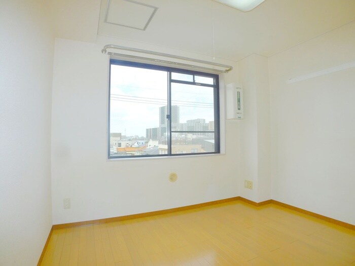 物件内観写真8　(室内からの展望)
