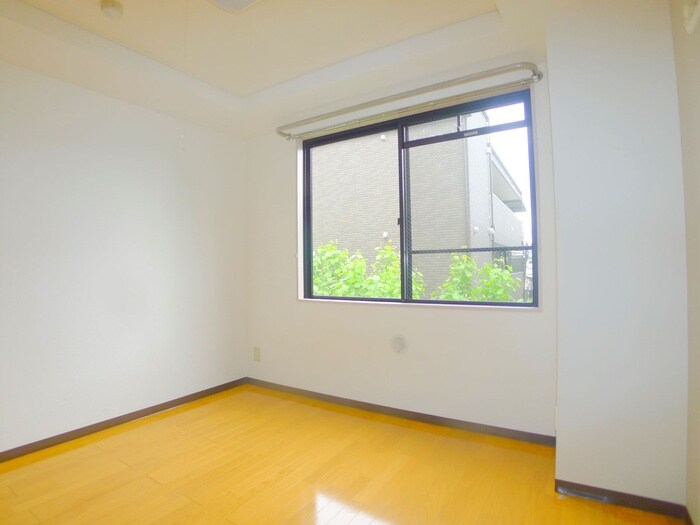 物件内観写真8　(室内からの展望)