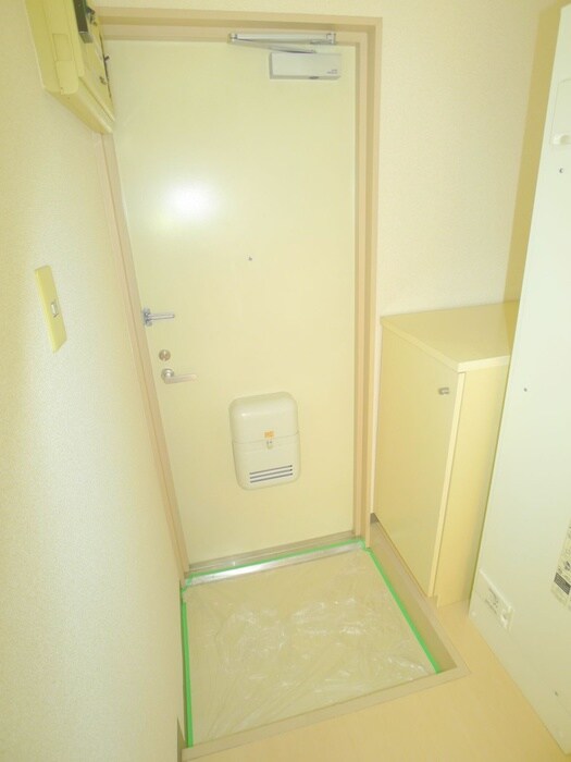 物件内観写真16　(玄関)