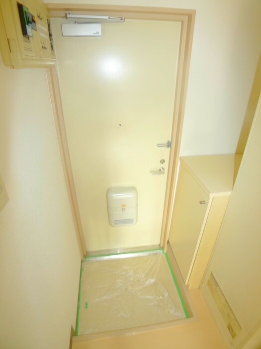 物件内観写真16　(玄関)