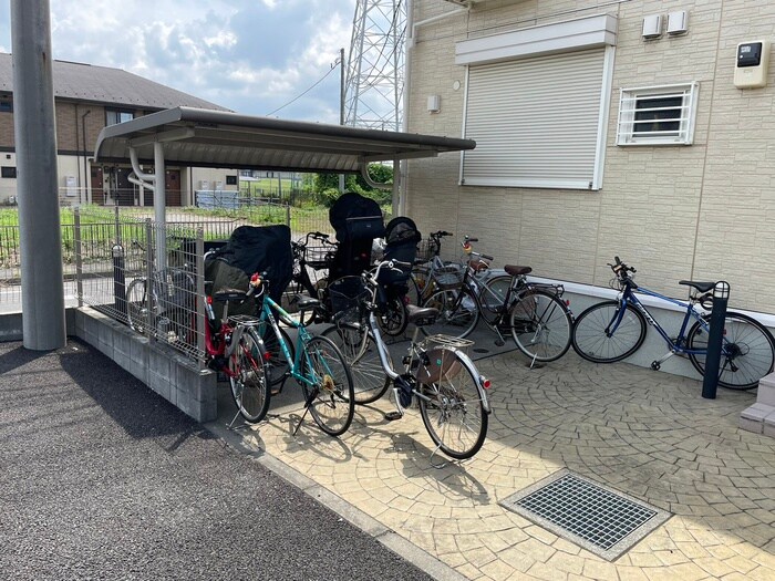物件外観写真3　(駐輪場)