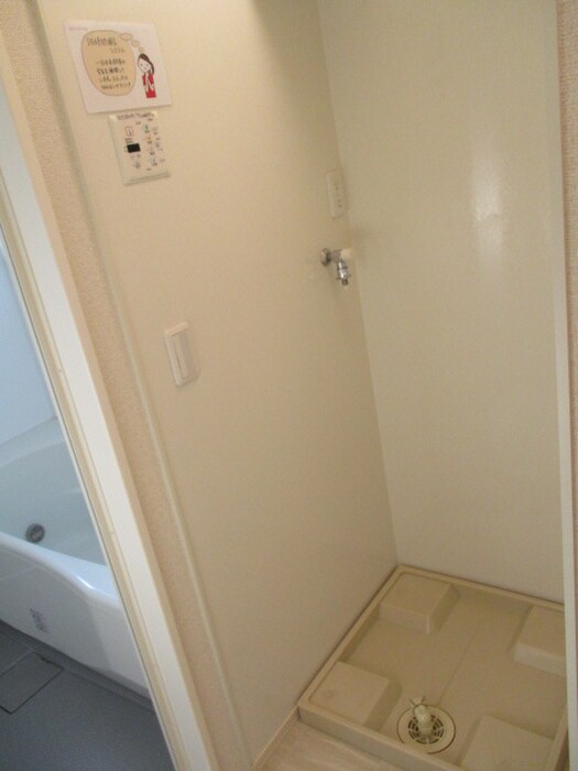 物件内観写真10　(洗濯機置場)