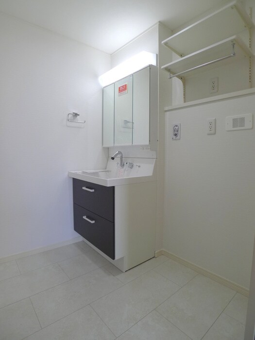 物件内観写真14　(洗濯機置場)