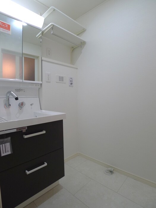 物件内観写真14　(洗濯機置場)