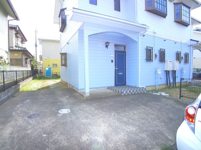 物件外観写真3　(駐車場)