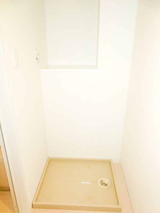 物件内観写真8　(洗濯機置場)