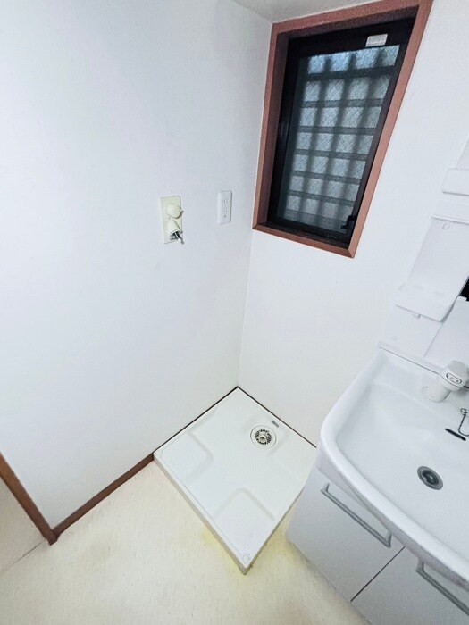 物件内観写真13　(洗濯機置場)