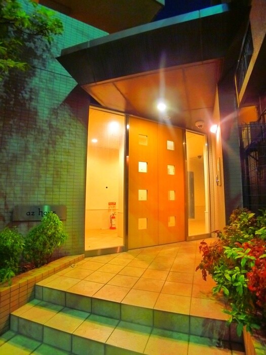 物件外観写真3　(エントランス部分)