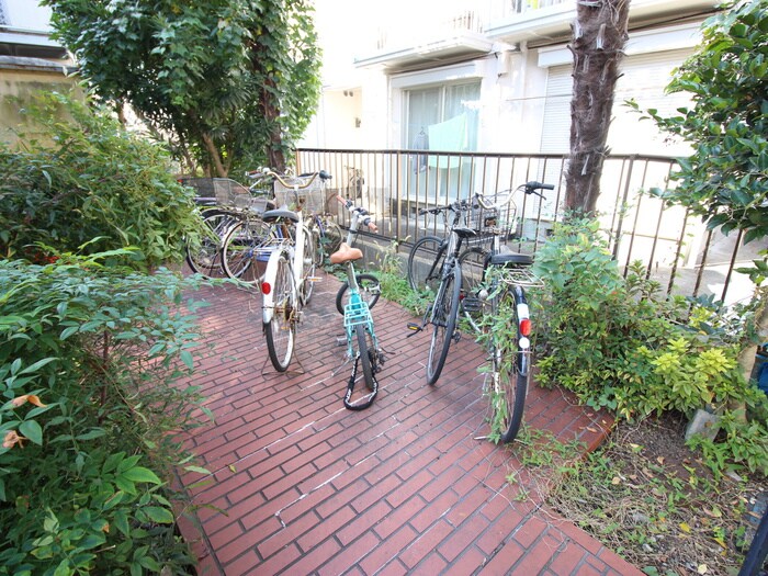 物件外観写真3　(駐輪場)