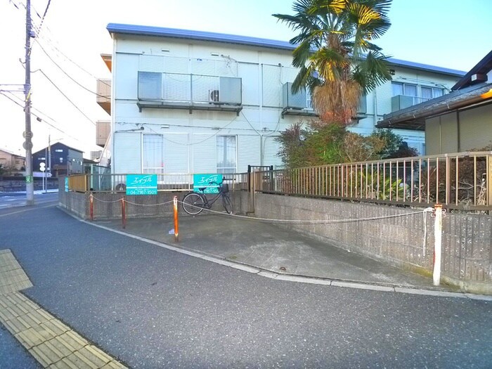 物件外観写真3　(駐車場)