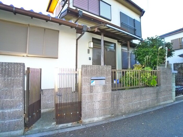 物件外観写真4　(エントランス部分)