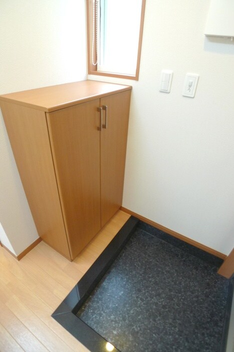 物件内観写真7　(玄関)