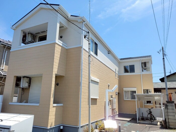 物件外観写真3　(エントランス部分)