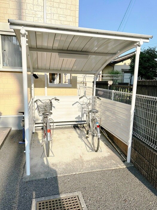 物件外観写真4　(駐輪場)